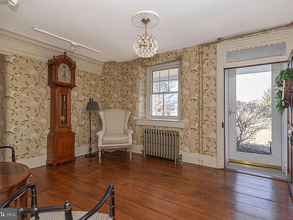 3rd image of 718 Telegraph Rd