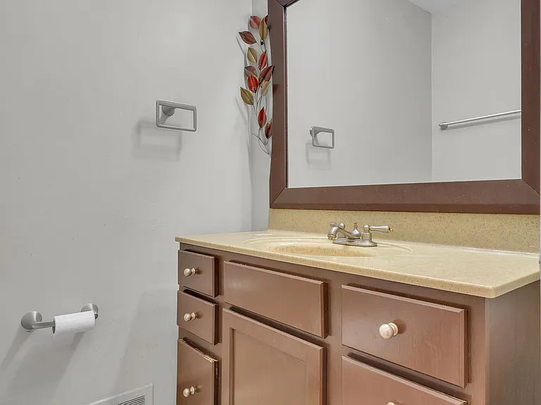 23520 Brandywynne St — Photo 26