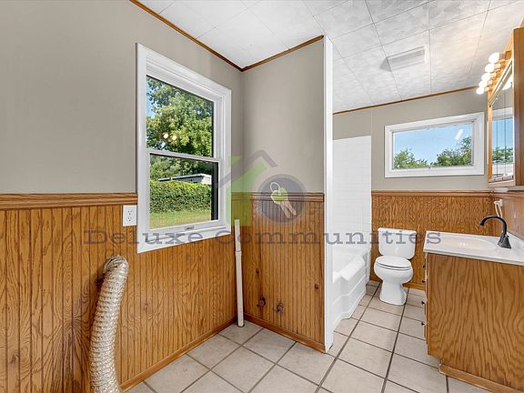 2nd image of 506 W Coffren St