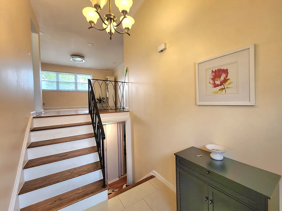18 Russell Park Rd