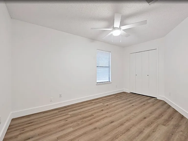 2407B Winsted Ln — Photo 14
