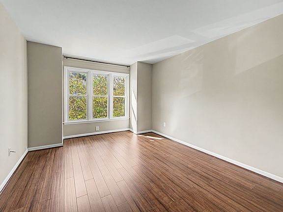 3rd image of 265 Hillsboro Pl