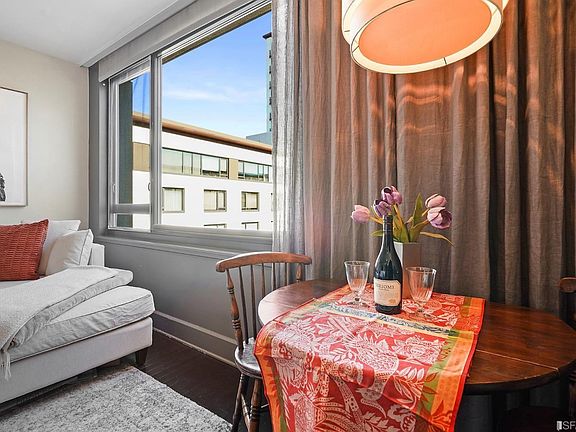 5th image of 260 King St Unit 647
