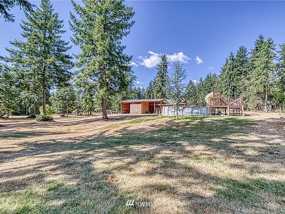 Looking towards the barn and swimming pool.