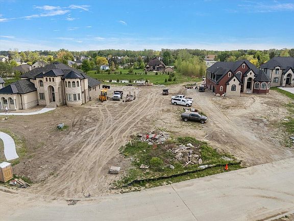 5th image of 6842 Roseberry Dr