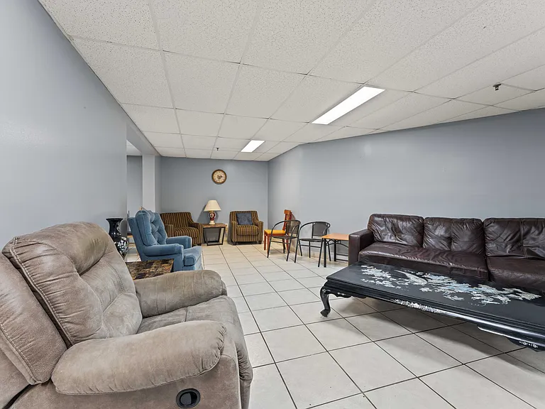1330 Lauzon Rd — Photo 19