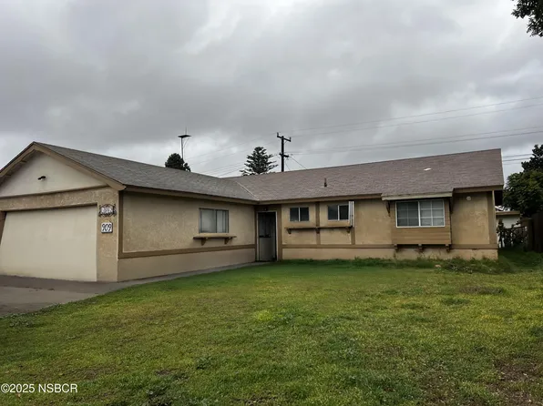909 W Pershing St, Santa Maria, CA 93458