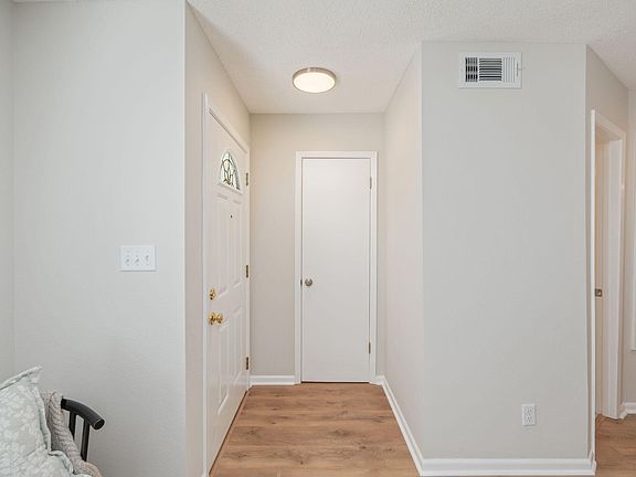 3rd image of 130 Valencia Dr
