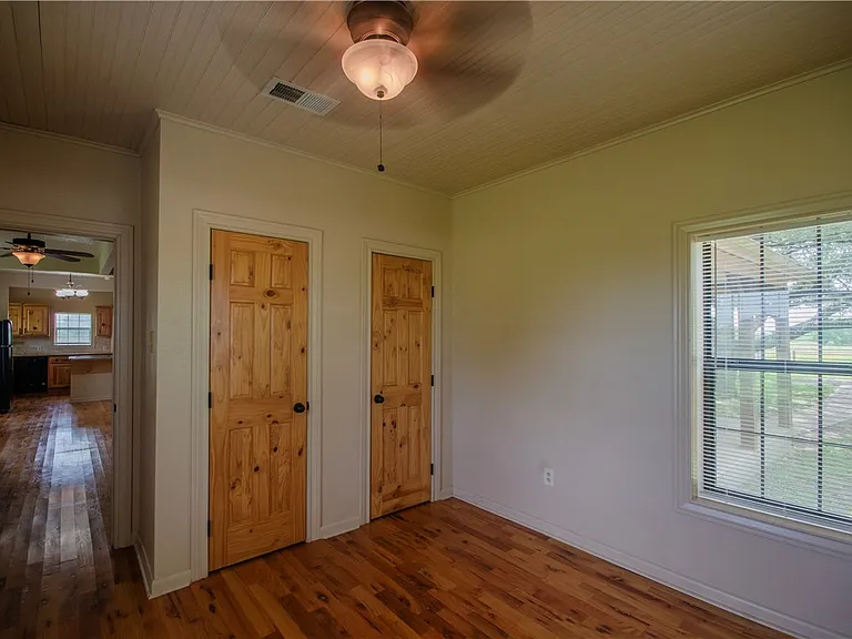 9852 FM 1179 — Photo 8