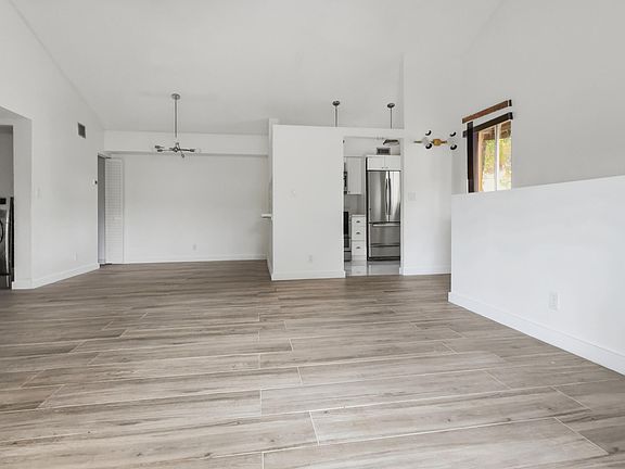 4th image of 3031 N Oakland Forest Drive #201