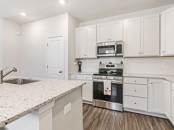 4th image of 5847 Ginger Dr