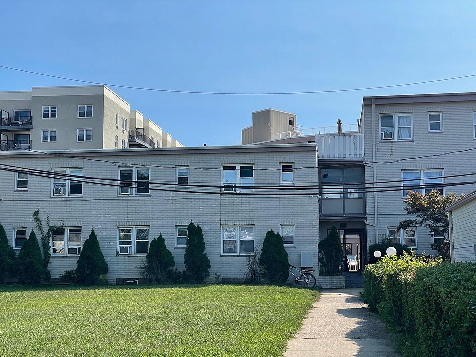 1st image of 830 E Broadway