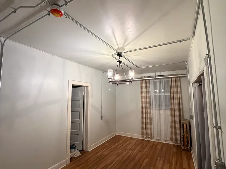215 E 18th St #18 — Photo 11
