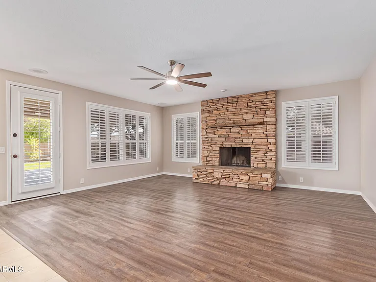 1211 E Desert Flower Ln — Photo 15