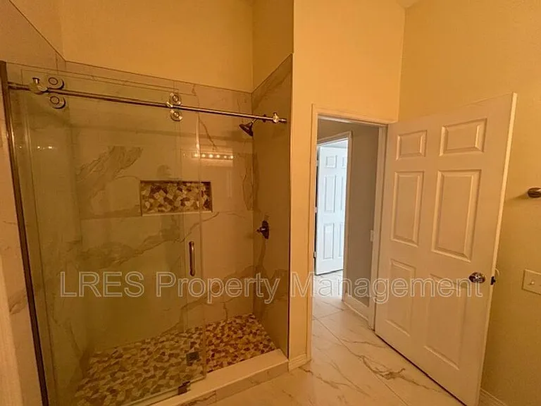 1028 Kerwood Cir — Photo 37