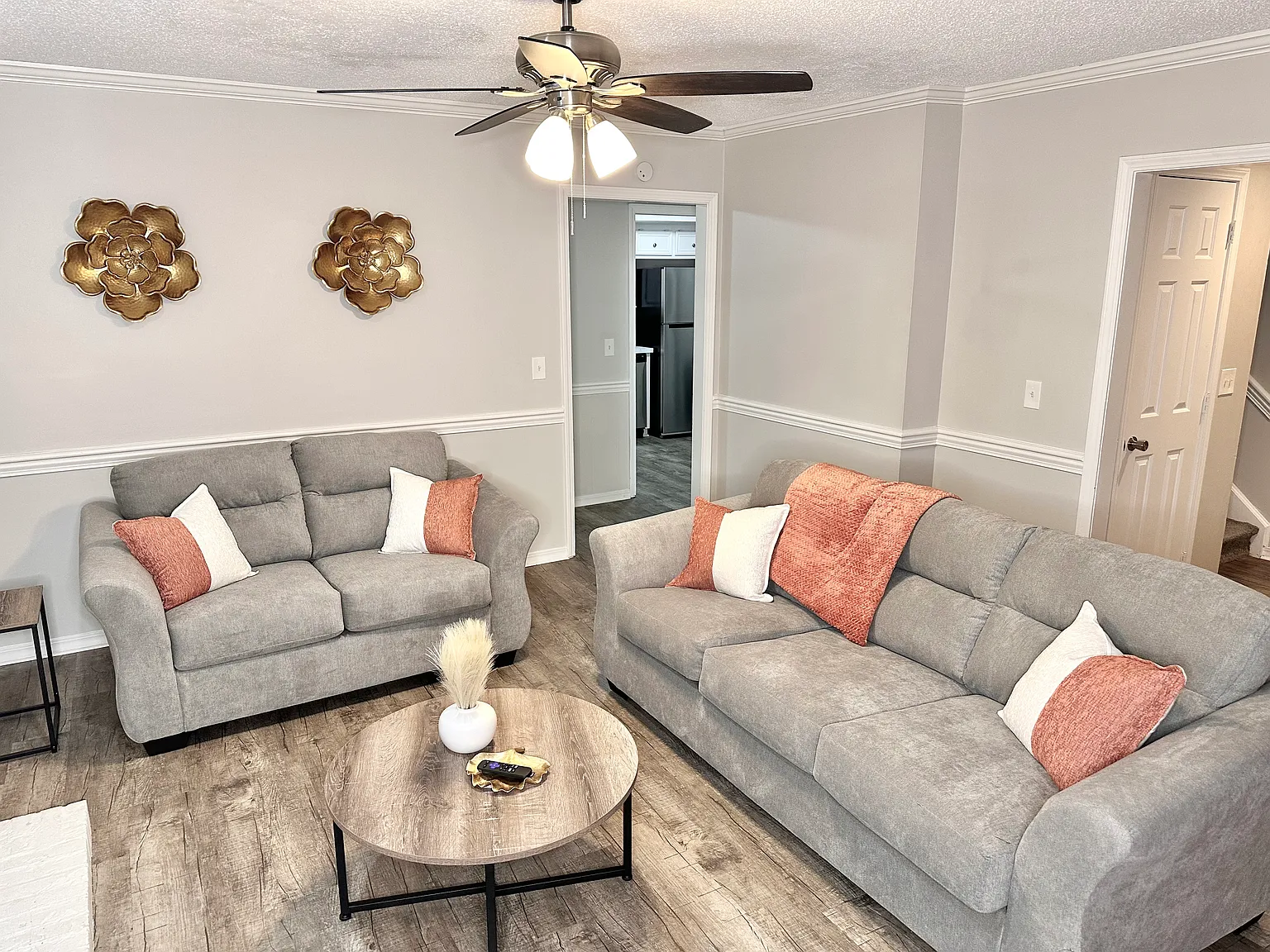 3 bed, 1.5 bath, 1236 sqft, $4,200 — Photo 2