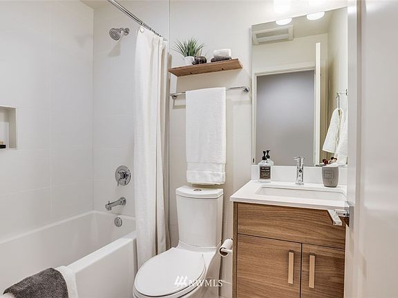 5th image of 2708A Franklin Ave E