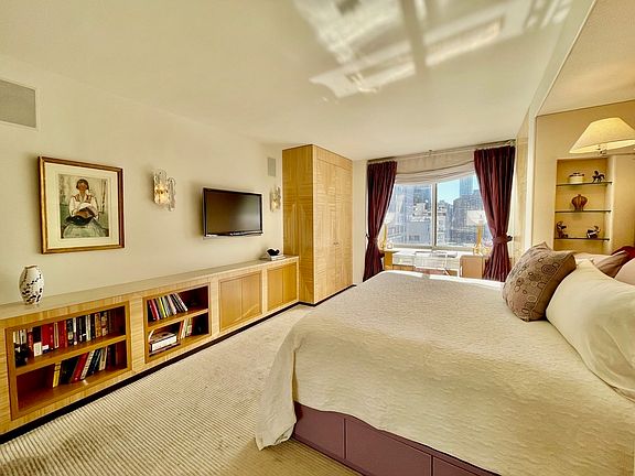 4th image of 220 E 65th St APT 22C