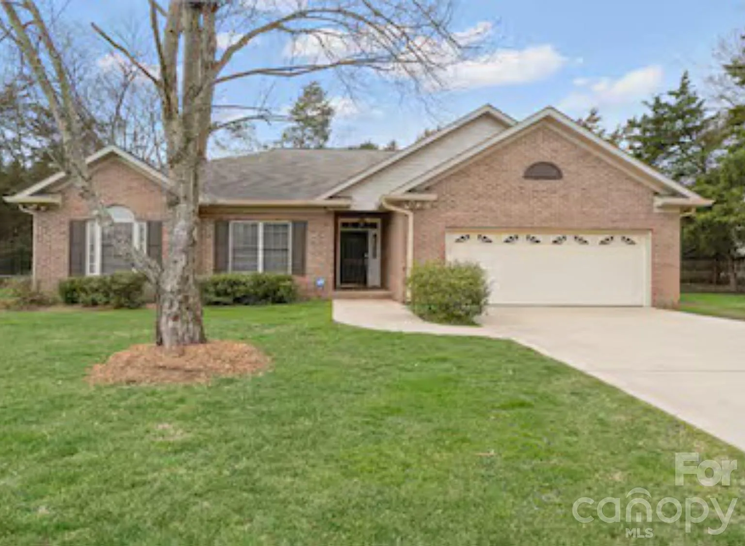 3 bed, 2.0 bath, 2000 sqft, $2,700 — Photo 1