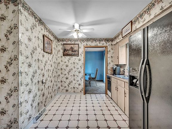 4th image of 295 Hillsdale Cir