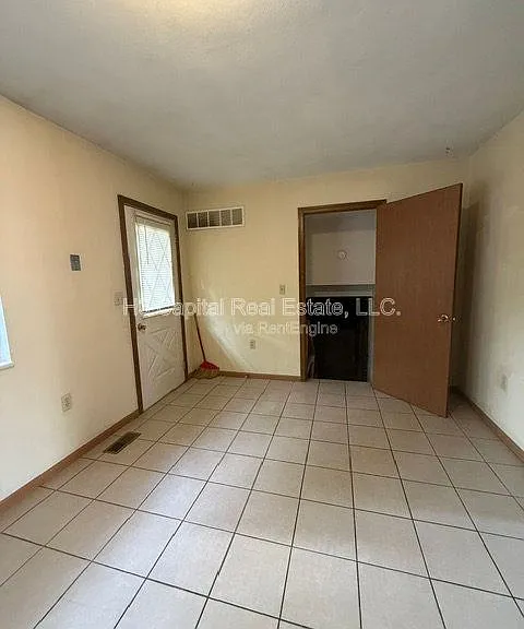 504 Red Bud Ln #A — Photo 6