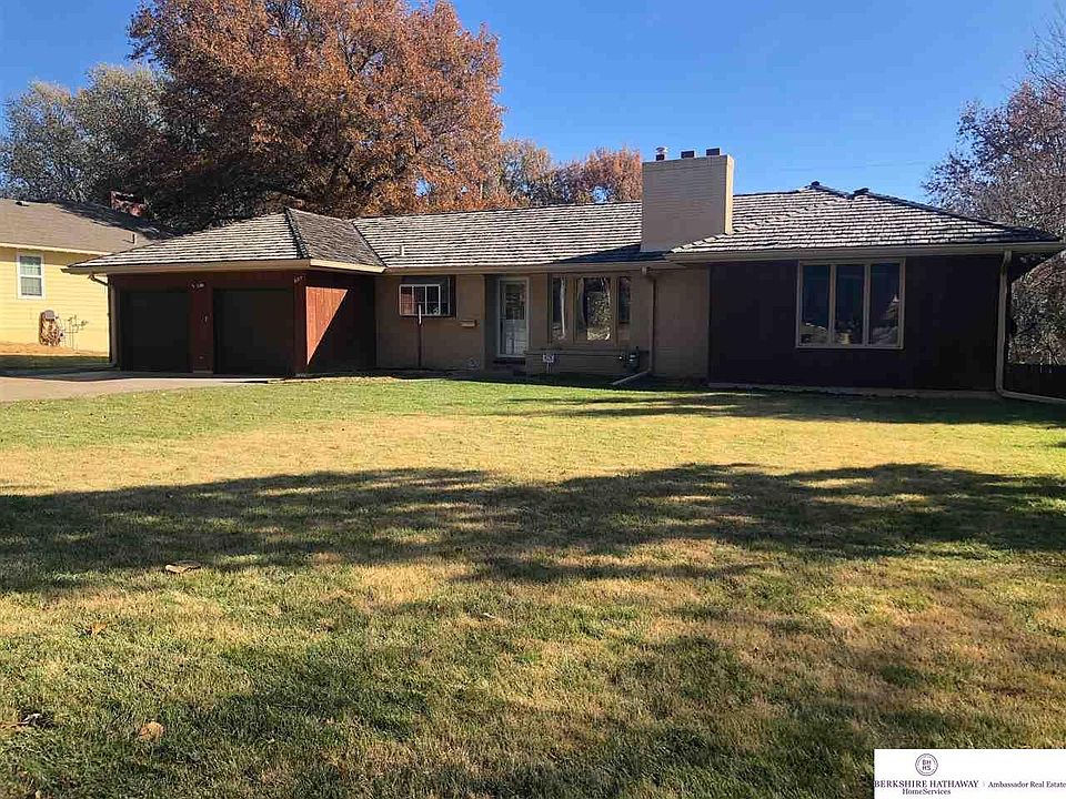 1st image of 687 Parkwood Ln