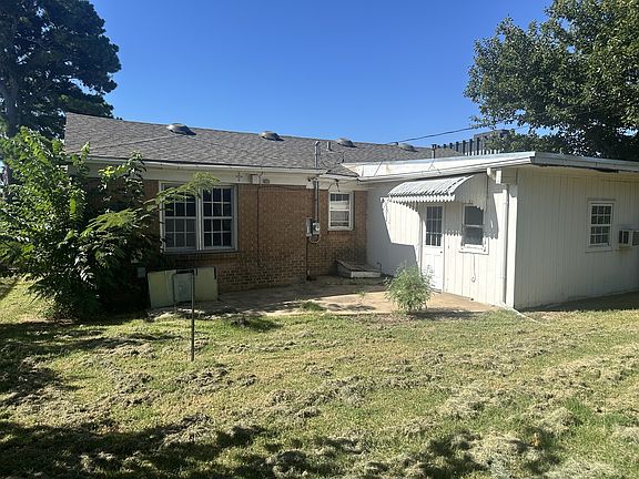 4th image of 745 SW 52nd St