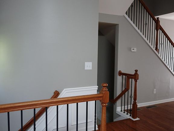 4th image of 1390 Thornborough Dr