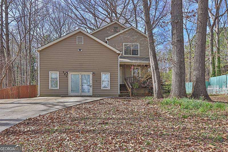 1st image of 585 Lake Dr