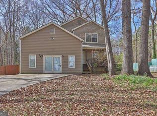585 Lake Dr, Snellville, GA
