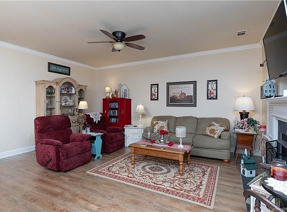 5th image of 1121 Geyser Ct