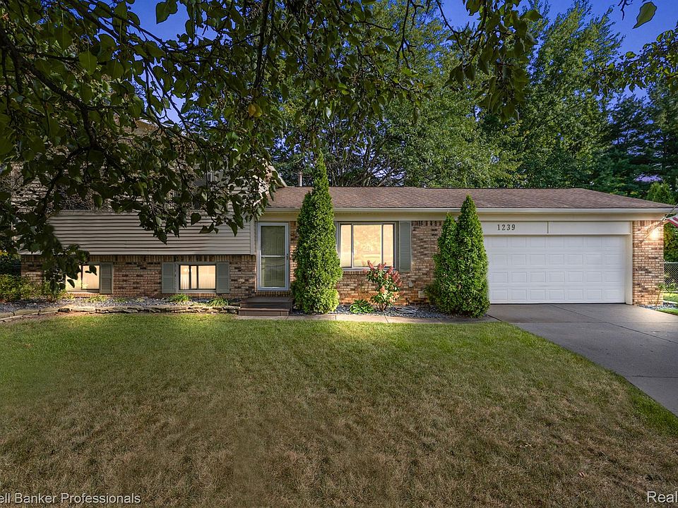 1st image of 1239 Queens Dr