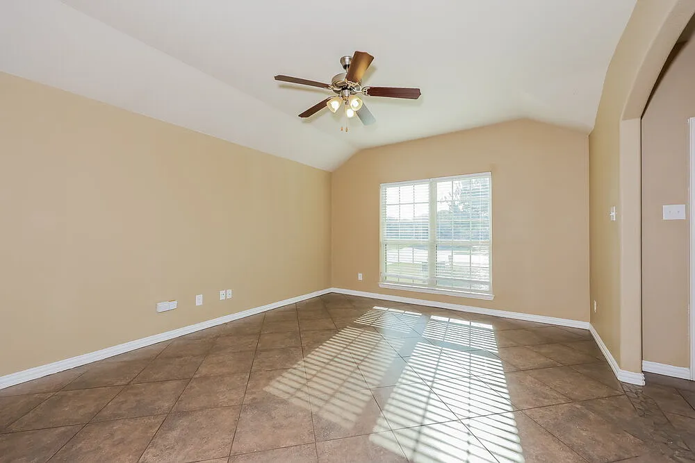 3 bed, 2.0 bath, 1400 sqft, $1,985 — Photo 3