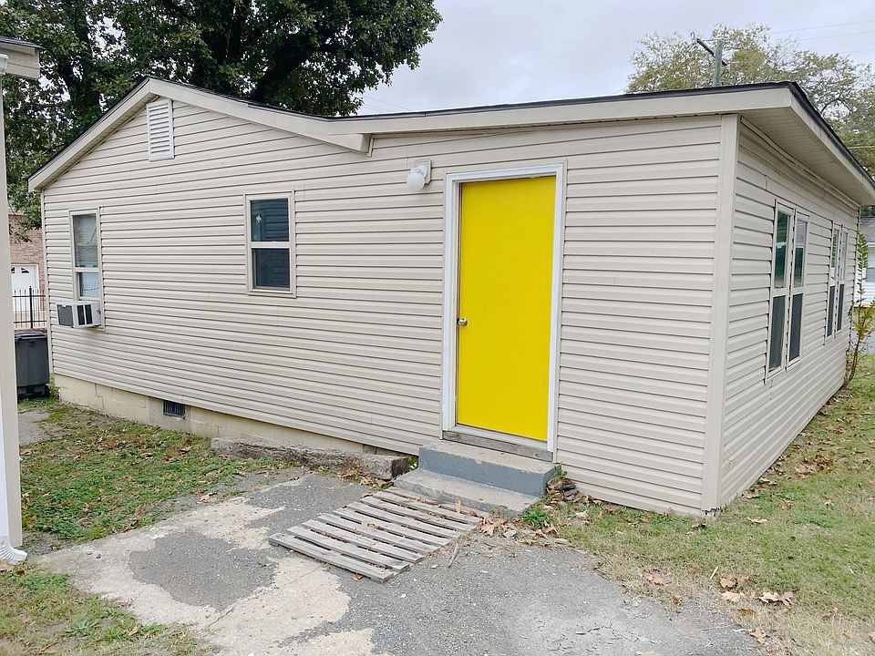 1st image of 442 Lakeland Dr #1