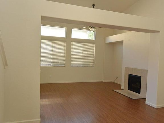 3rd image of 3204 N Kayenta St