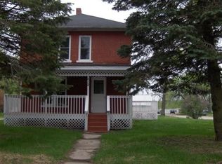 212 1st St SW, Hopkinton, IA 52237