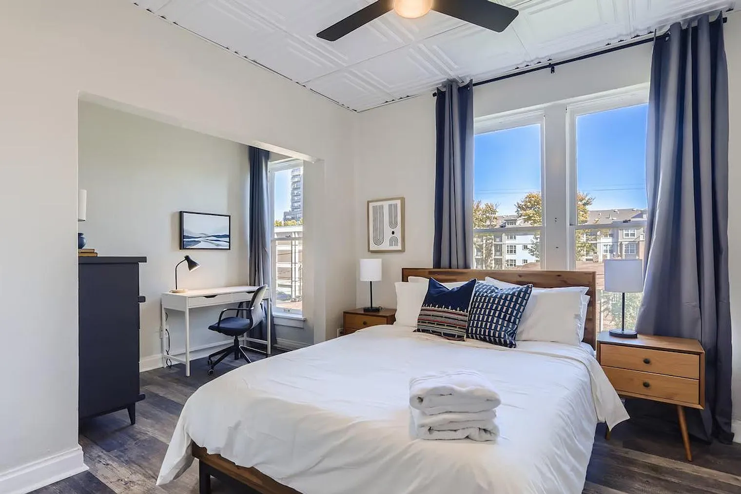 1 bed, 1.0 bath, 656 sqft, $2,747 — Photo 4