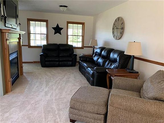 5th image of 7649 Thomas Cir
