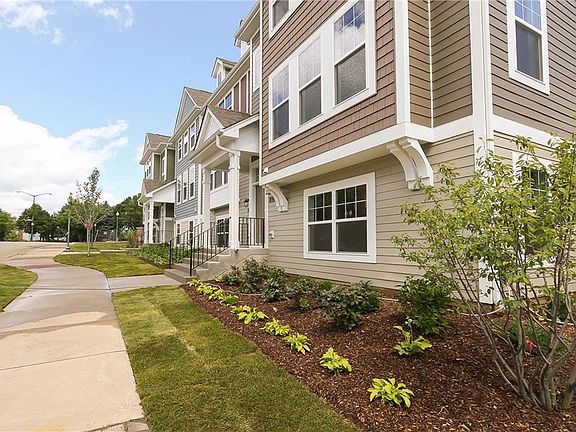Located on 0203 in Waterbury in Schaumburg, IL