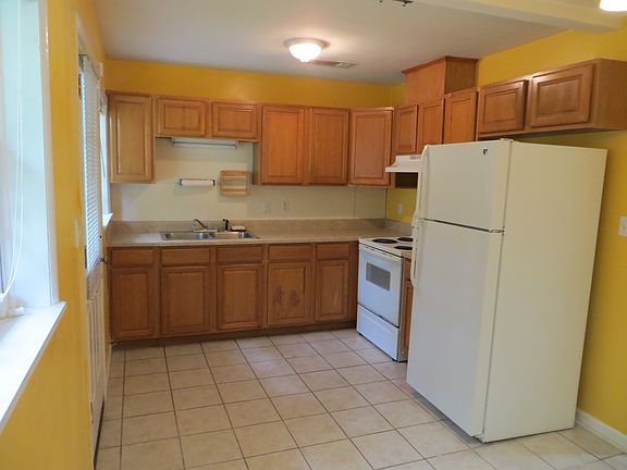 2nd image of 523 Castlewood Dr