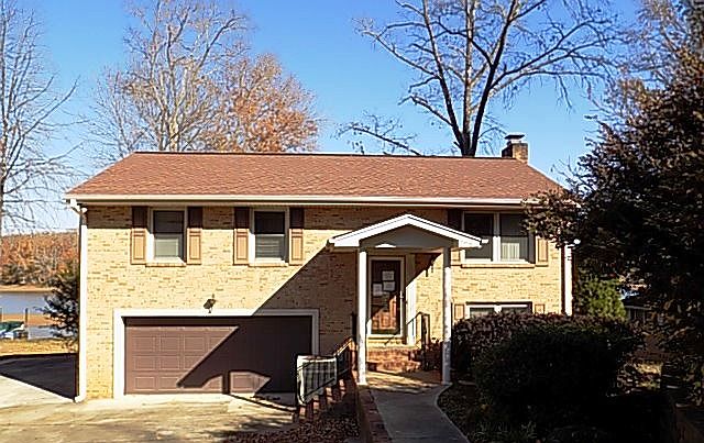 1st image of 704 Edgewater Dr