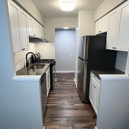 5th image of 18625 Hilliard Blvd #1