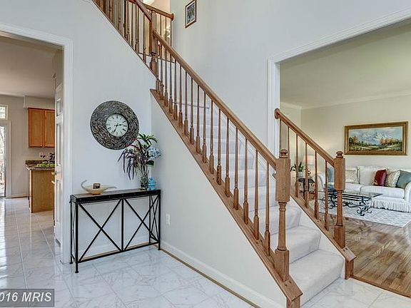2nd image of 13701 Valley Oak Cir