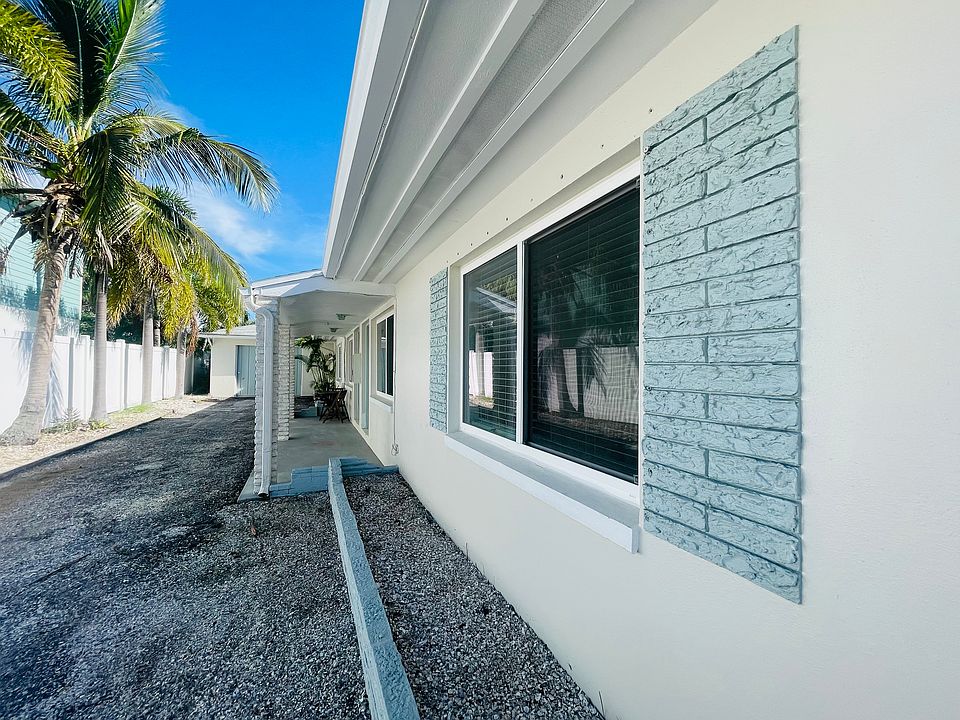 covered entry/doorway.
