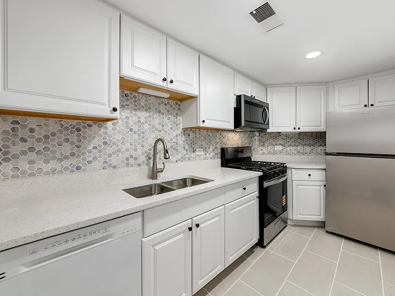 2910 N Halsted St #G — Photo 6