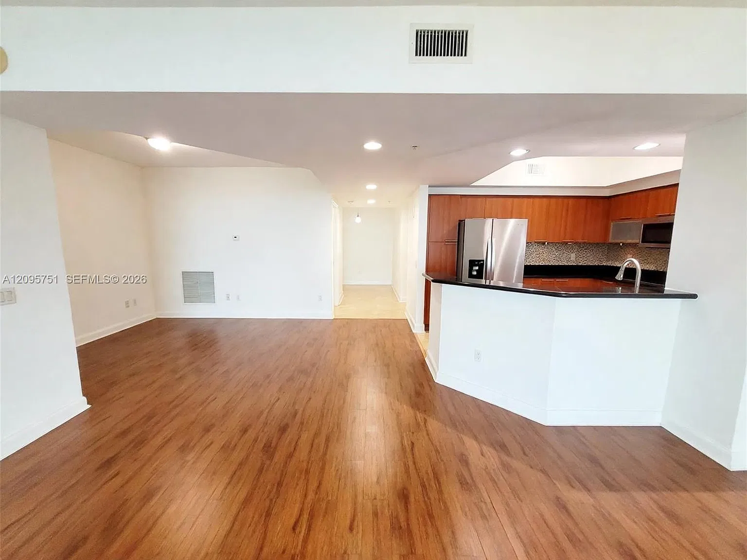 The Oaks I Condo — Photo 3