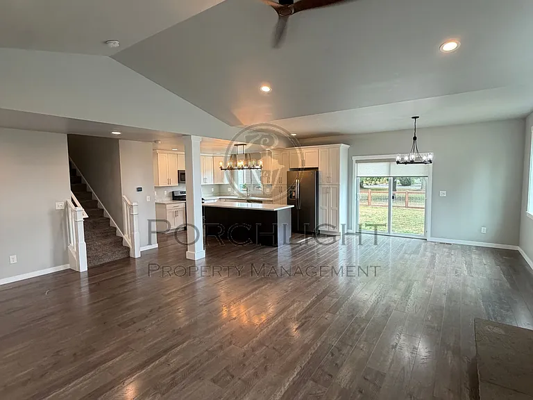 2102 Snowbush St — Photo 8