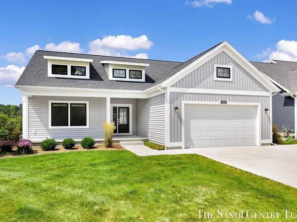 7271 Atwater Dr, Spring Lake, MI 49456