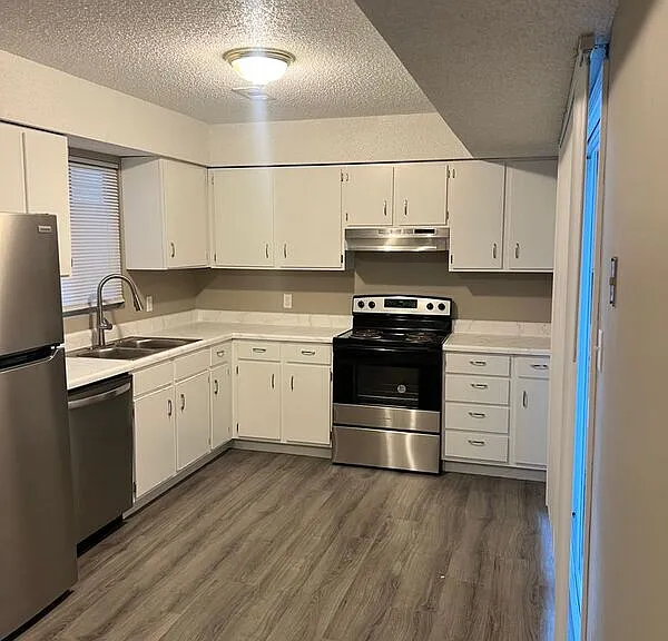 1238 E Guinevere St #2 — Photo 5