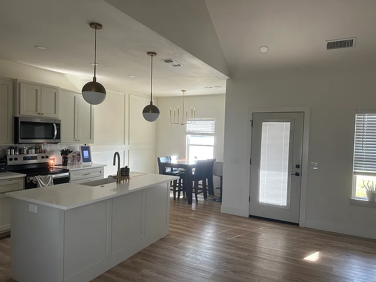 404 S Cherry St — Photo 5